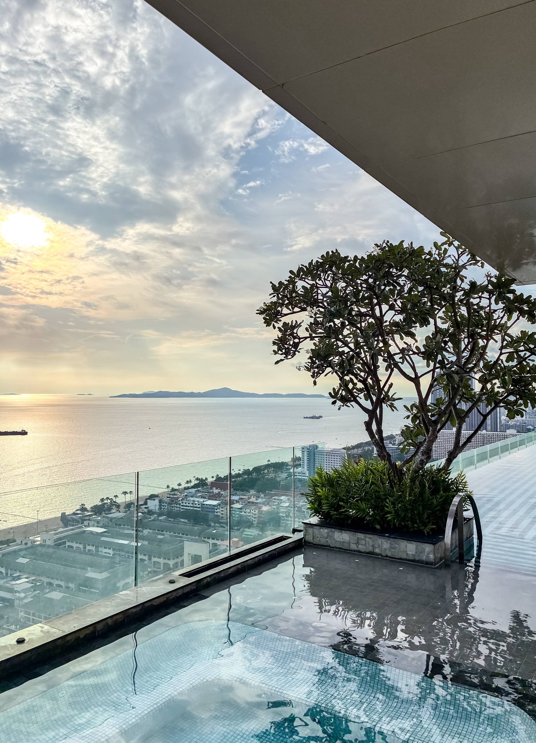 Кондо 1BR The Riviera Jomtien, 39 этаж, вид на море, 15 000 ฿/мес