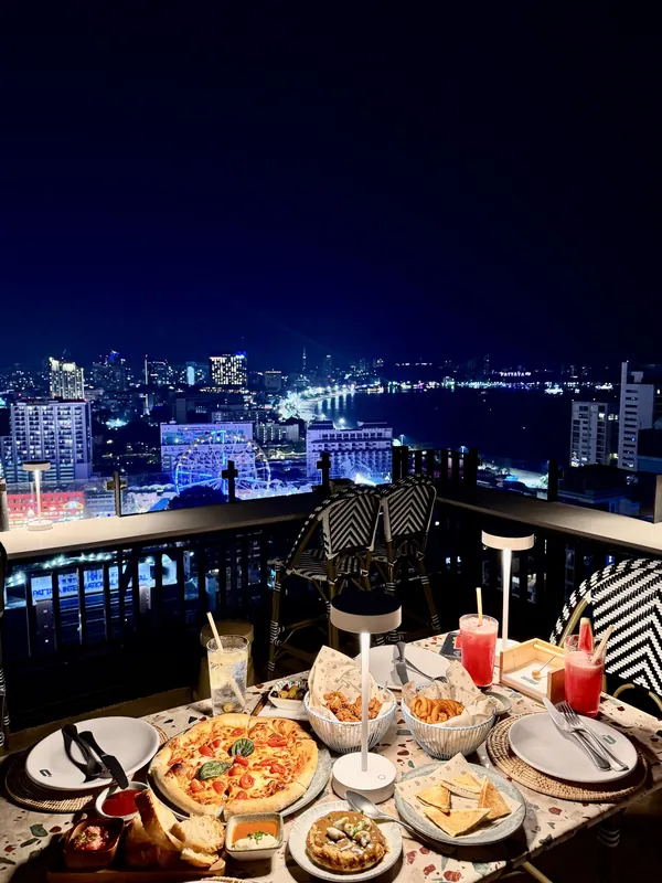 BARBÙ - Rooftop Restaurant & Bar in Pattaya в Паттайе — фото 10