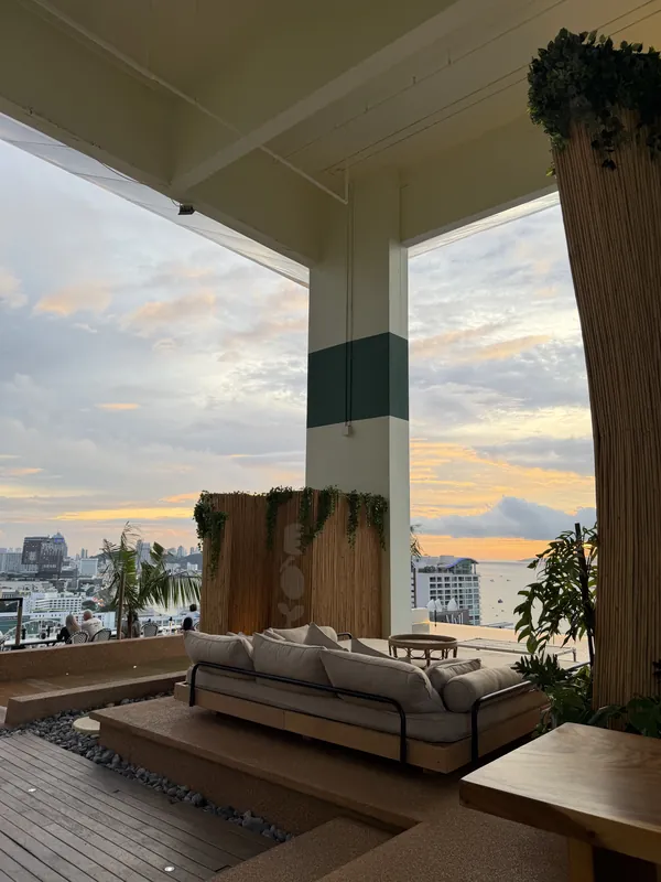 BARBÙ - Rooftop Restaurant & Bar in Pattaya в Паттайе — фото 16