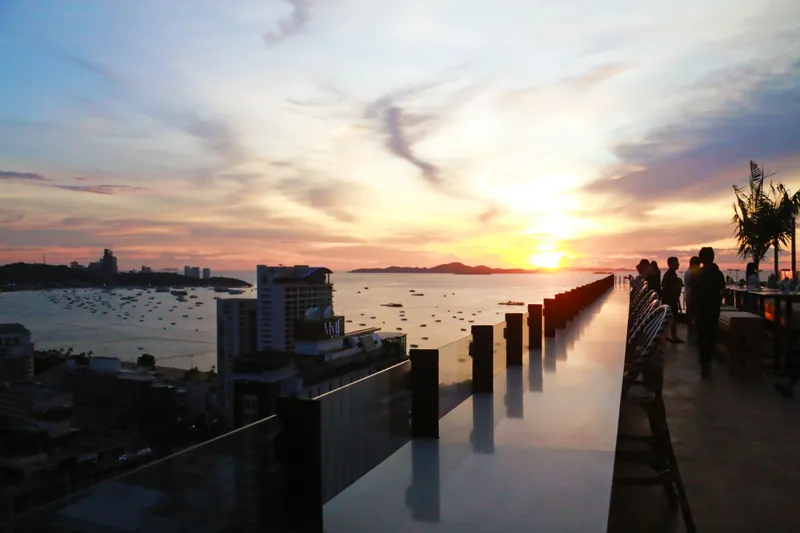 BARBÙ - Rooftop Restaurant & Bar in Pattaya в Паттайе — фото 12