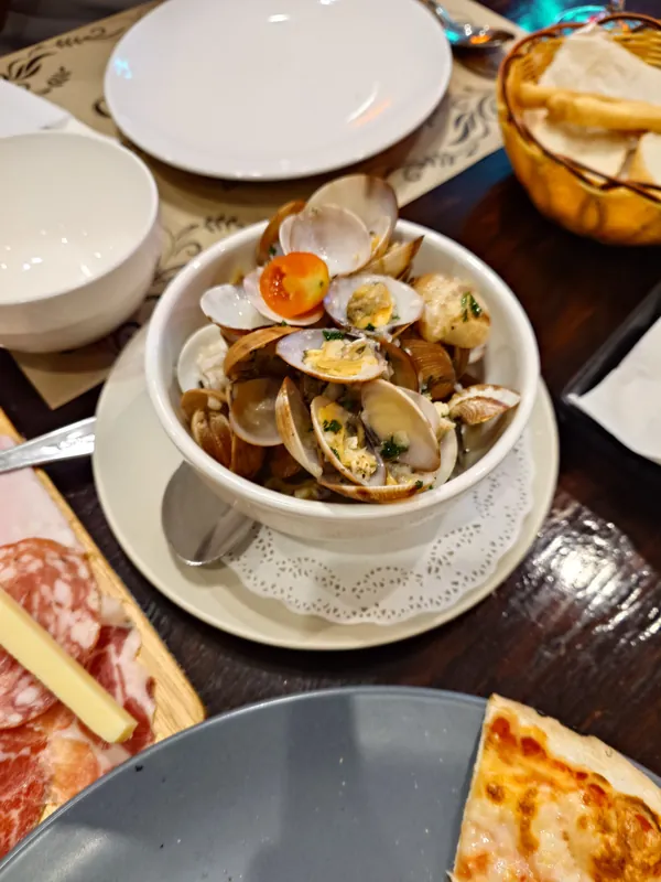 Grottino Pizzeria and Osteria в Паттайе — фото 11