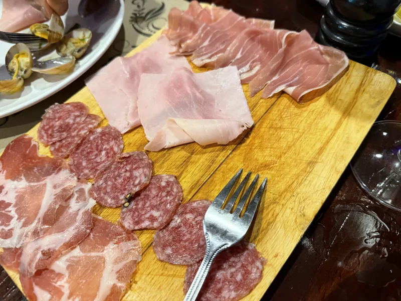 Grottino Pizzeria and Osteria в Паттайе — фото 7