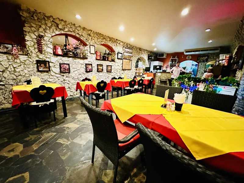 Grottino Pizzeria and Osteria в Паттайе