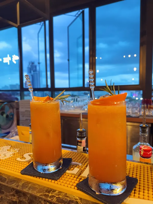 Indigo Rooftop Bar Pattaya в Паттайе — фото 19