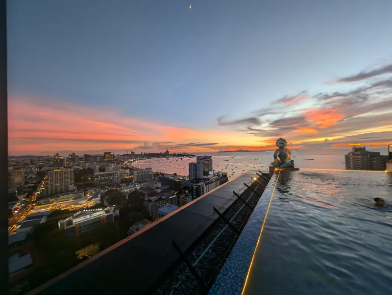 Skybar Summer Club - Pattaya Restaurant and Rooftop Bar в Паттайе — фото 12