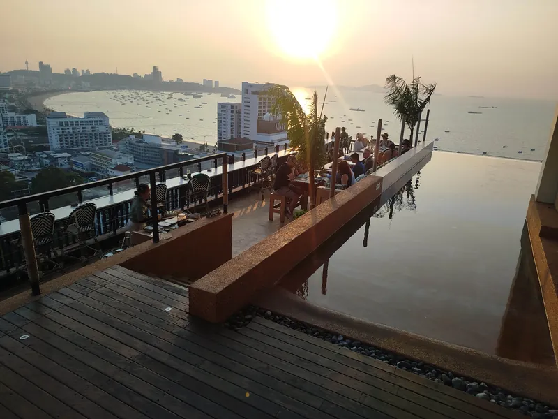 Skybar Summer Club - Pattaya Restaurant and Rooftop Bar в Паттайе — фото 6