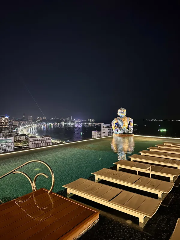 Skybar Summer Club - Pattaya Restaurant and Rooftop Bar в Паттайе — фото 10