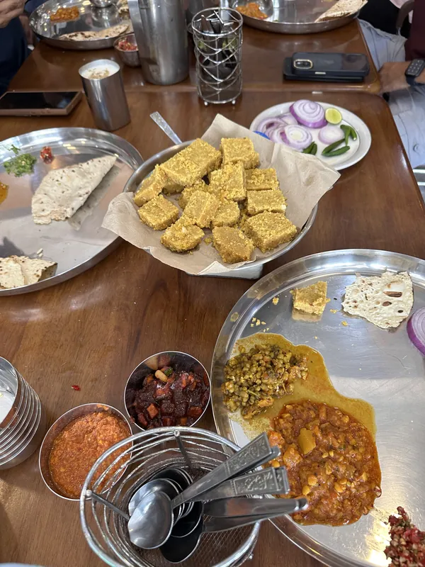 Tulsi Lala Raghuvanshi Restaurant Pattaya в Паттайе — фото 11